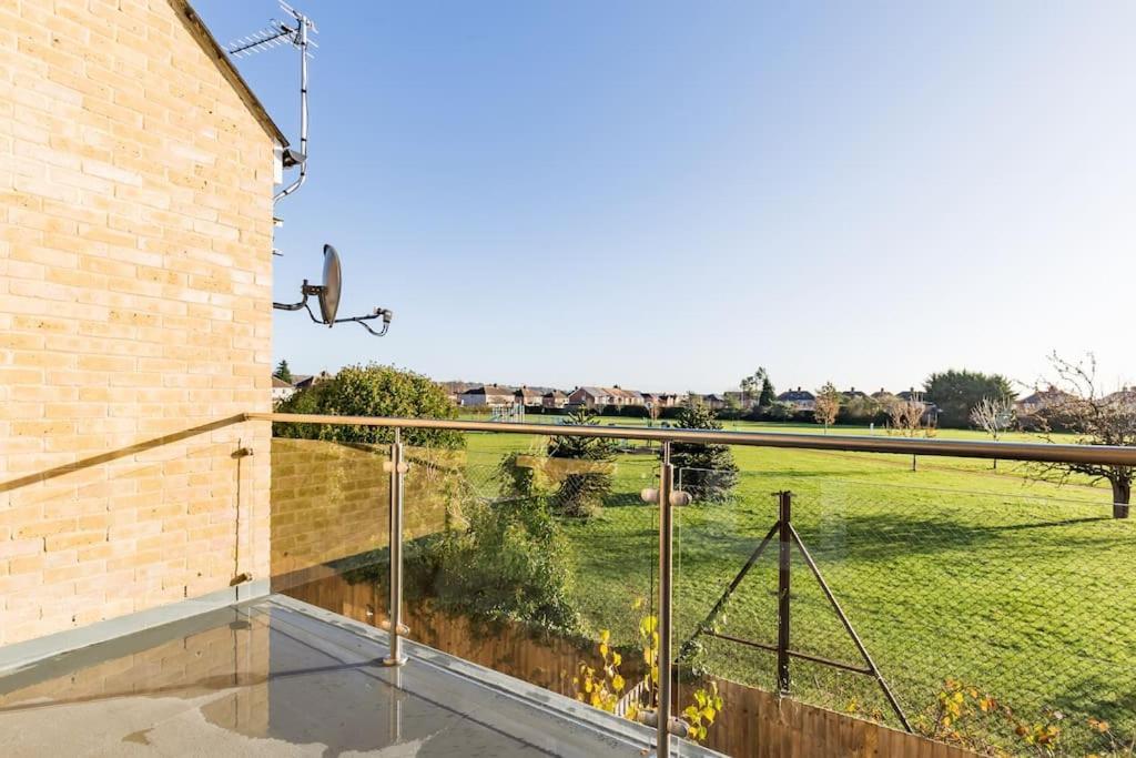 Tm - Rana Court 1 Bedroom Apartment With Balcony Oxford Dış mekan fotoğraf